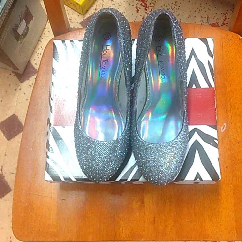 HOT TOMATO WOMEN SHOES